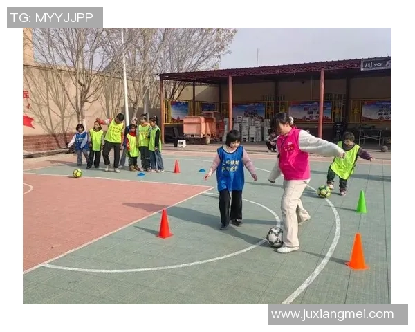 足球明星深入云南山区支教传递爱与希望助力青少年成长